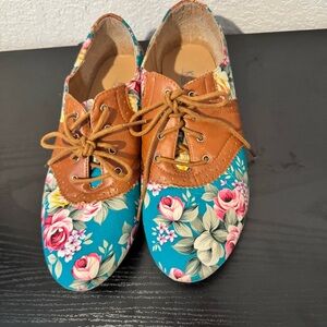 Kalli Collection Floral Teal and Tan Women's Oxfords